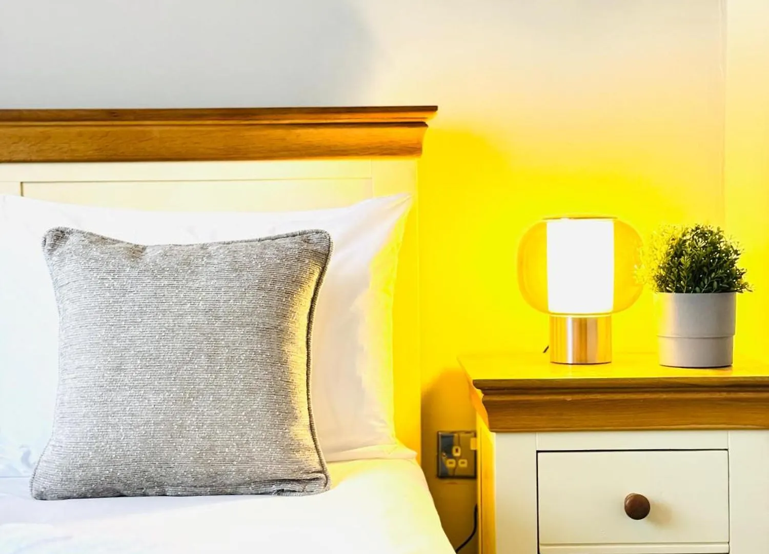 Home From Home - Iona - Private Members Club Edinburgh Homestay